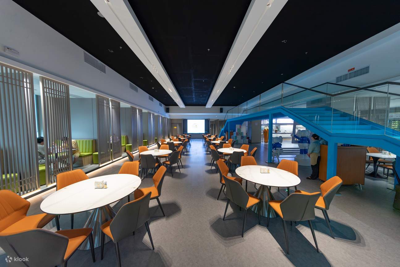 Có nhiều khu vực nghỉ ngơi đa dạng cho khách hàng lựa chọn như phòng nghỉ trải chiếu tatami, lều bạt, phòng nhỏ, ghế nằm ở sảnh, v.v.